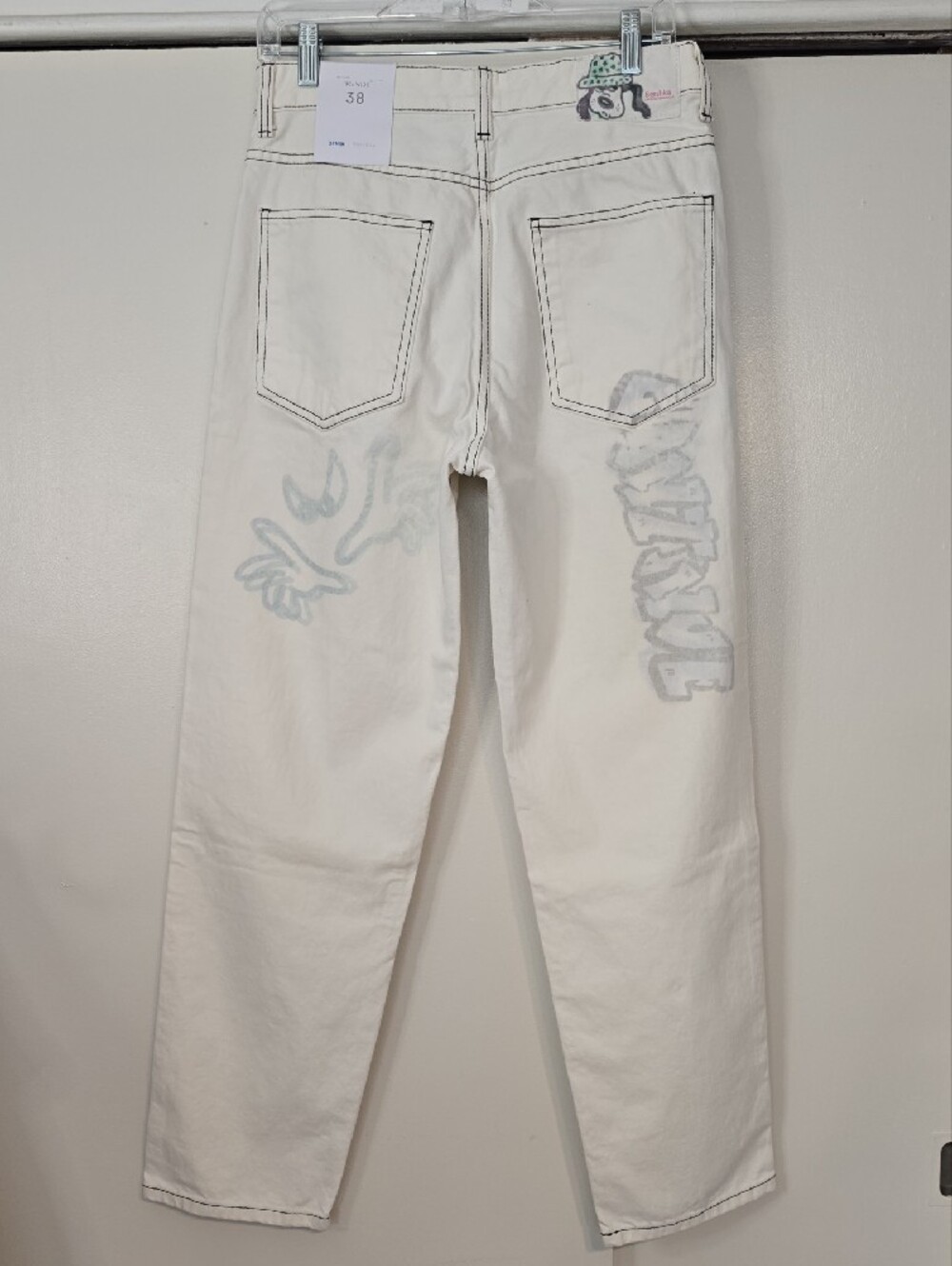 Bershka Cream Wide-Leg Graphic Jeans with Pastel Artwork - Picture 4 of 11